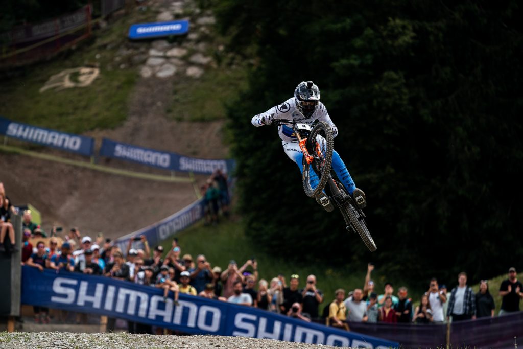 Will seinen Sieg aus 2023 verteidigen: Leogang Downhill-Sieger Andi Kolb (© Moritz Ablinger)